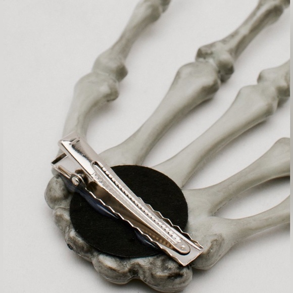 Gothic Skeleton Hand Hair Clip / Halloween Skull Hand - Picture 3 of 5